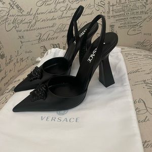 Versace La Medusa Sling-Black Pumps